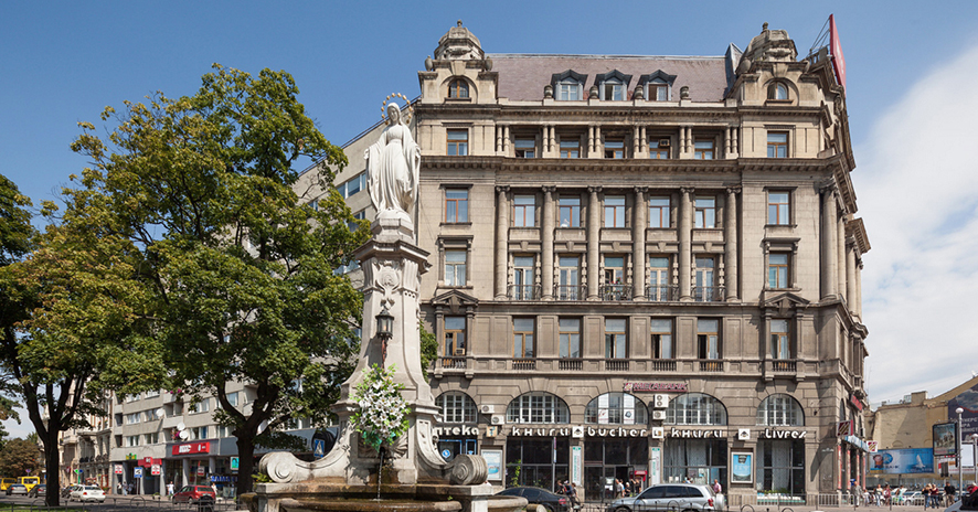 Lemberg, Speicherhaus, mit Marienbrunnen